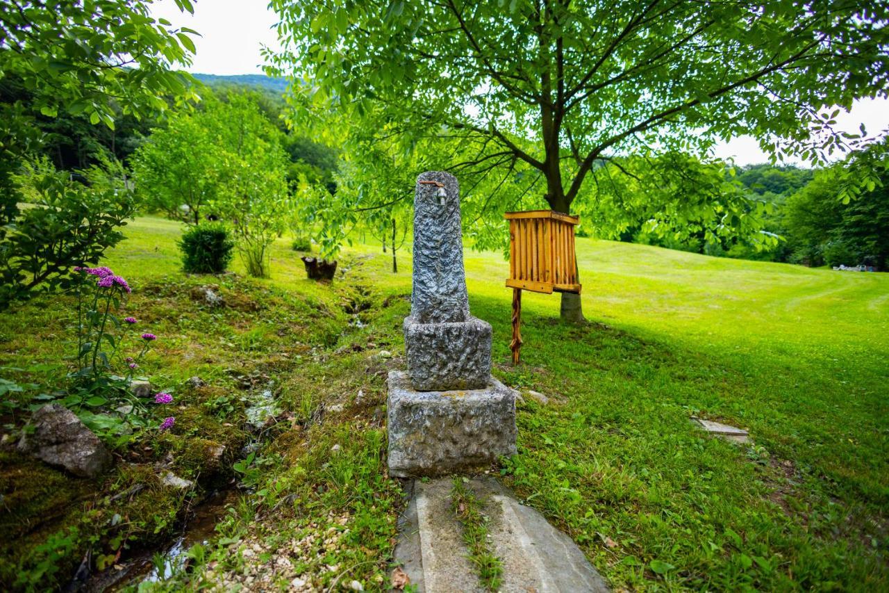 Kuca U Sumi - Forrest House Near Una National Park Bihac Exterior photo
